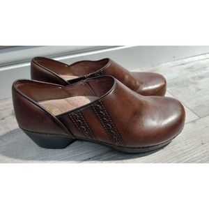 Women's Dansko brown leather shoes size 38 (7.5-8)